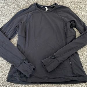 Long sleeved Lululemon winter gear workout top size 12